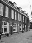 854178 Gezicht op de voorgevels van de huizen Artilleriestraat 13 (links) -lager te Utrecht.N.B. de straatnaam ...